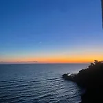 Appartamento The Butterfly Seafront & Amazing Views By Pikhost *