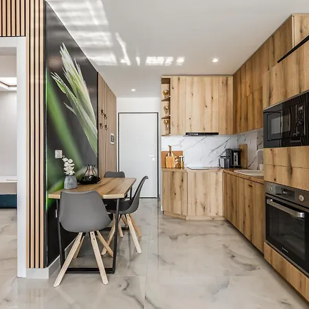 Appartement The Butterfly | Seafront & Amazing Views By Pikhost Lezhë