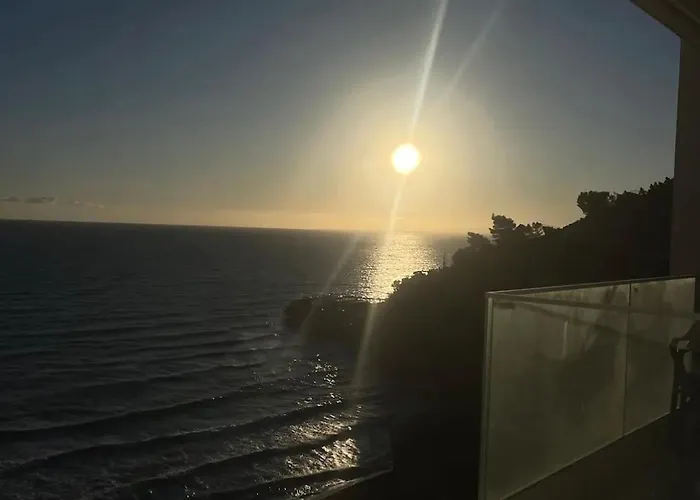 The Butterfly Apartment Seafront & Amazing Views By Pikhost Apartment